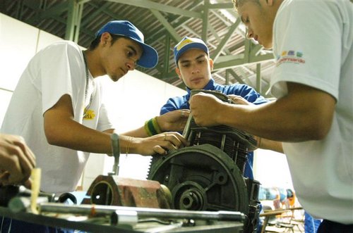 Conselho Municipal da Juventude de Divinópolis realiza hoje, (10), às 18h00, a II Assembléia Geral do Conselho no plenário da Câmara Municipal jovens