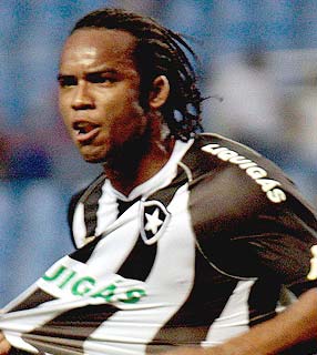 Com salários atrasados, Carlos Alberto deixa Botafogo carlos