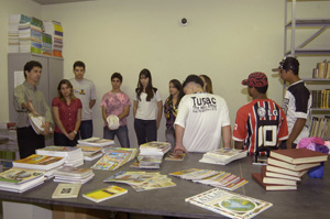 Gincana estudantil arrecada livros para Centro de Recuperação de Menores centro