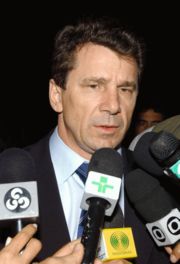 Governador é cassado por compra de votos ivo