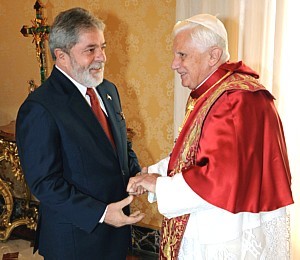 Lula pede a Bento 16 que dê 'conselhozinho' para resolver a crise papa1