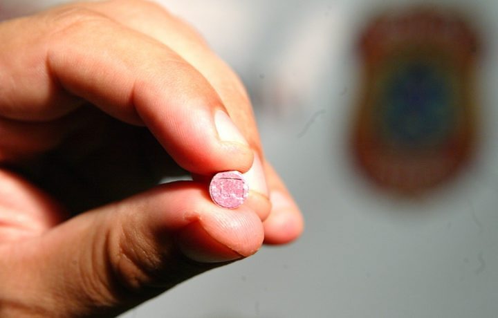 Jovem é preso em Itaúna acusado de tráfico de Ecstasy e cocaína ecstasy