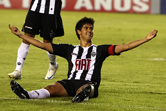 Zagueiro do Galo comemora boa temporada em 2008 alt