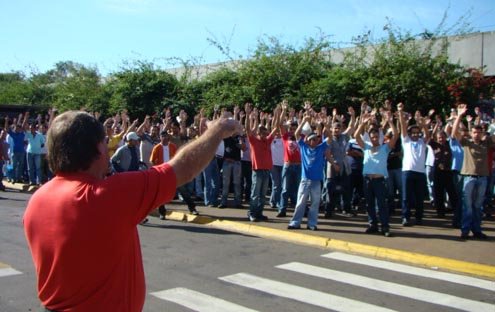 Empresas dão férias para nove mil metalúrgicos metalurgicos