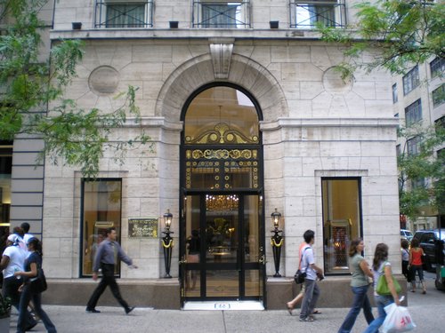 Ladrões levam mais de R$ 250 milhões em jóias de loja em Paris paris