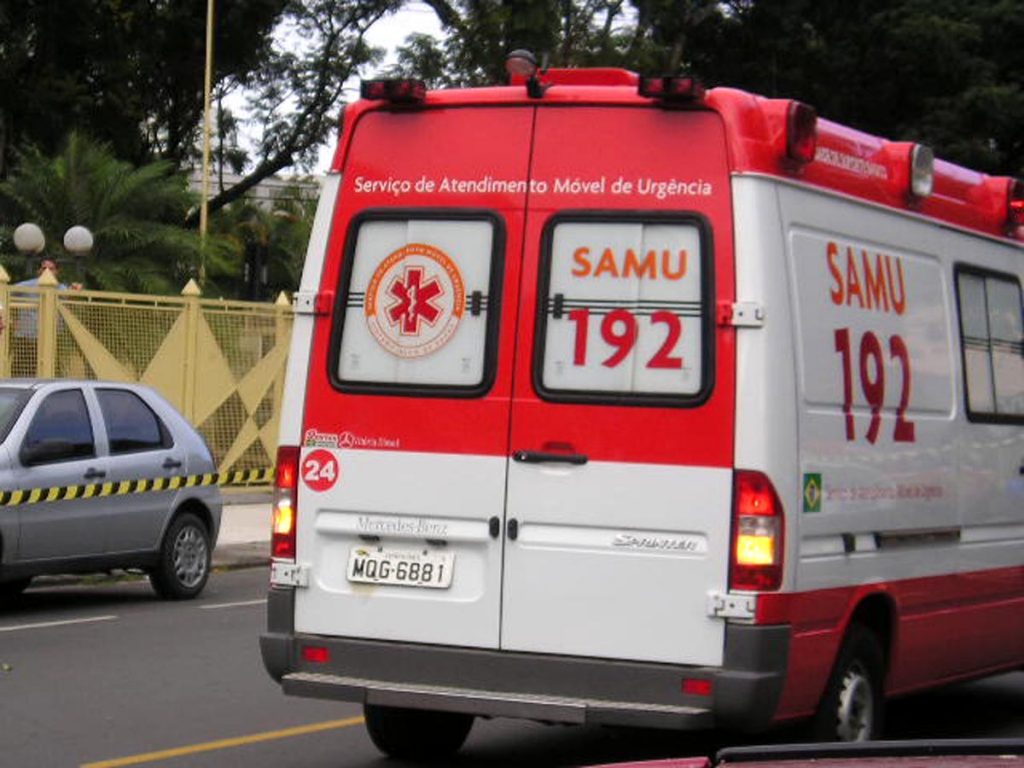 Empresário é morto a tiros em Itaúna samu