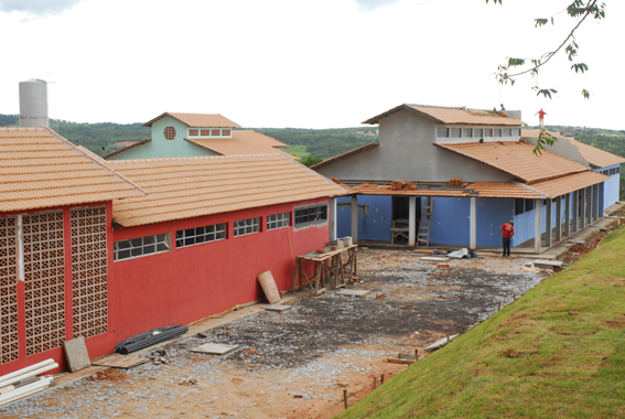 Demetrius entrega obras na área de saúde para fechar o governo sersam