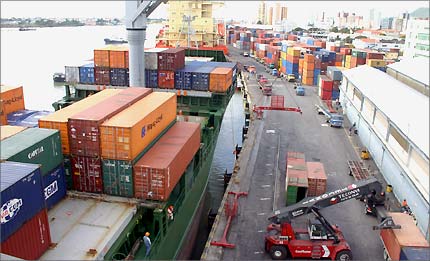 Exportações despencam 18% no início de 2009 20090112122334632