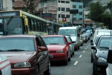 Vencimento da segunda parcela do IPVA começa no dia 11 carros2
