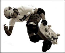 Atleta pentacampeão mundial de skate chega a Divinópolis para tarde de autógrafos skate