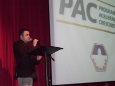 PAC é apresentado à população em noite no Teatro Gravatá pac