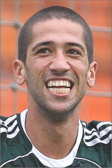Meia-atacante Evandro é o novo reforço do Galo evandro