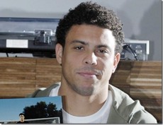 Ronaldo é contratado pelo SBT para ser garoto-propaganda ronaldo