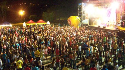 Pré-carnaval Divina Pirô é o carnaval de Divinópolis, começa hoje continua amanhã termina no domingo, e vem com tudo imagens_12120101033590