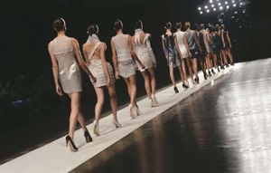 O site da Revista Elle, fez uma pergunta: porque as modelos são tão magras? 262-moda-modelos-magra-polemica-desfile