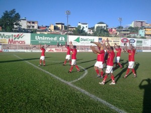 Guarani 2 x 1 Itaúna - Robertinho aos 5 e Jonathan aos 17 do primeiro tempo marcaram para o Bugre. guaxita-25-300x225