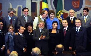 Lula dá posse a dez novos ministros lula_dez20ministros