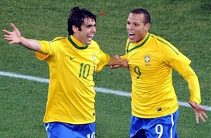 Brasil continua no páreo para sorte de Dunga e felicidade dos brasileiros – Brasil 3 x 0 Chile 1_4cb4eb7f-b655-3e93-b90a-84adbe013338