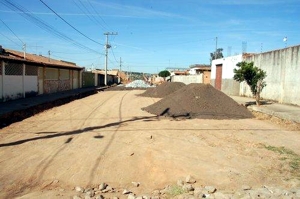 Jornalista e editorialista do Jornal Agora, ora empreiteiro, Itamar de Oliveira, denuncia esquema de desvio de pedras poliédricas na Prefeitura de Divinópolis calamento