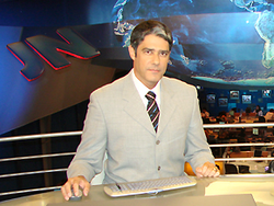 Jornal Nacional da TV Globo – Tratamento diferenciado de Willian Bonner: “duro” com Dilma, “médio” com Marina (PV), “mole” com Serra (PSDB) 250px-jn_william_bonner