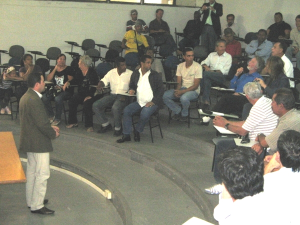 Itamar de Oliveira “chuta o balde” da administração municipal e do Jornal Agora – Disse que ganhava R$ 5 mil reais para falar bem da Prefeitura Municipal de Divinópolis calceteiros
