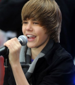 Justin Bieber convida fãs para fazerem parte de seu filme justin