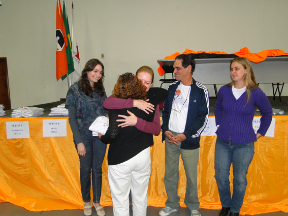 Secretária de Saúde entrega novos uniformes aos agentes comunitários de saúde pmd