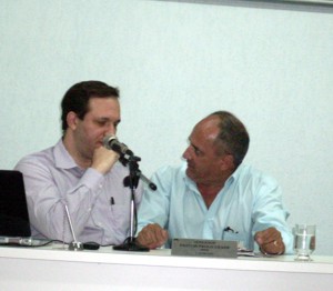 Secretário de Vladimir Azevedo acusa vereador de ir à reunião para tumultuar – É vaiado pelos trabalhadores – Edson ameaça abandonar plenário edson-faraco
