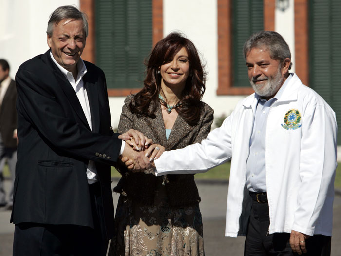 Presidente Lula decreta luto oficial de três dias pela morte de Kirchner kirchner-cristina-lula-2007-tl-20101027