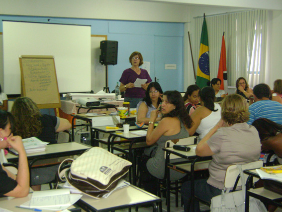 Professor, profissão tão perigosa quanto policial – Tornou-se corriqueiro bater e agora matar professores por causa de notas baixas – A classe quer adicional de periculosidade professores