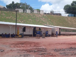 Trabalhadores da construção do Hospital Municipal de Divinópolis fala escondido ao Divinews e diz: “moço do jeito que a obra lá vai, num vai dar tempo do prefeito inaugurar o hospital não”