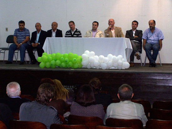Vladimir explica a Maçonaria condições de entrega do esgoto à COPASA maons