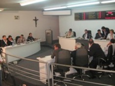 Prefeitura de Divinópolis tenta manobra política para aprovação de três empréstimos na CEF – Vereador impede e critica prefeito pela atitude antidemocrática plenario