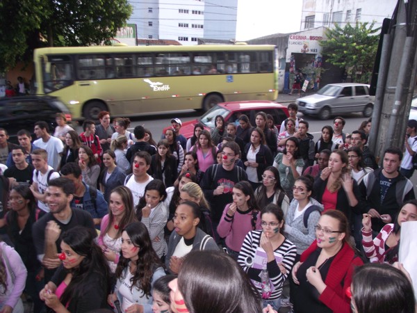 CARAS-PINTADAS de Divinópolis programam nova manifestação na luta pelo ½ passe no transporte coletivo público caras-pintadas