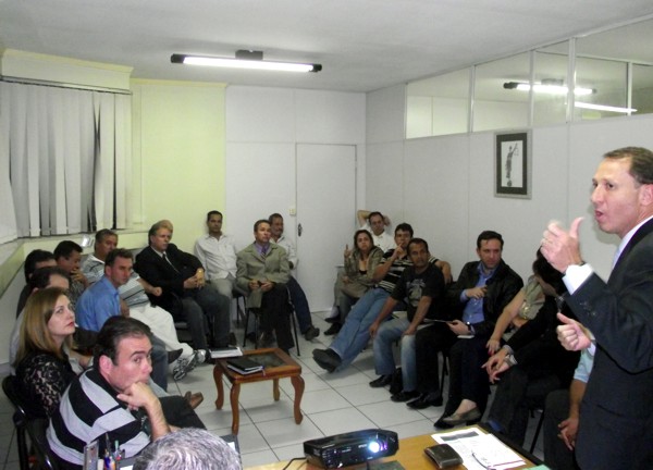 TAC – Termo de Ajustamento de Conduta Eleitoral é aperfeiçoado na redação, mas, o PSDB de Vladimir Azevedo conquista o que almejava, liberar a colocação de banners