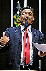 Câmara Federal aprova regulamentação da profissão de comerciário e fixa jornada em 8 horas diárias e 44 semanais 2011100614570_bmed