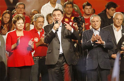 'Saí de Minas por causa da ditadura, não para ir à praia' 20121004_dilmaxaecio