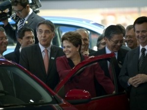 Dilma anuncia em São Paulo nova prorrogação do IPI reduzido dos automóveis agenciabrasil241012mcsp4