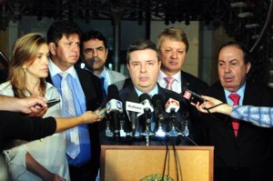 Governador Anastasia apresenta a parlamentares sugestões para emendas ao Orçamento Geral da União governador-antonio-anastasia-concedeu-entrevista-apos-o-encontro_g_g_box