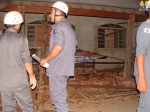 Terremoto em Montes Claro-MG gera prejuízos e mais de 850 ligação para o Corpo de Bombeiro e a Policia Militar bombeirocasa