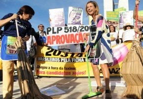 Protesto pede presidente ficha limpa para o Senado 3927_ext_arquivo