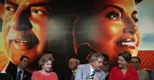 DEZ ANOS DO PT NO PODER: Lula diz que não vai fugir do debate com os tucanos - “Nós queremos comparação, inclusive sobre corrupção” 10-anospt01interna1-a