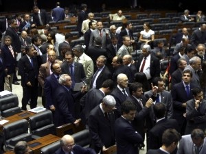 Câmara aprova MP que desonera a folha de pagamento de diversos setores da economia agenciabrasil200213pzzb4071