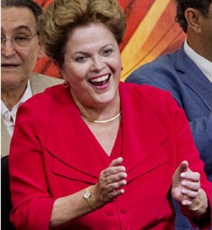 Dilma Rousseff ao comemorar os 10 anos do PT no poder, diz: “vivemos a década da nossa autoestima” images_cms-image-000304681