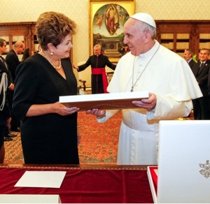 Dilma Rousseff no encontro com Papa Francisco confirma vinda do Pontífice para Jornada Mundial da Juventude no Rio de Janeiro dilma-papa
