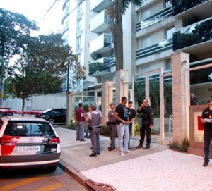 MORTE DE CHORÃO: Polícia encontra pó branco em seu apartamento images_cms-image-000306417