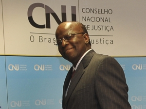 Joaquim Barbosa critica 'mentalidade' dos juízes brasileiros joaquim-barbosa-1902