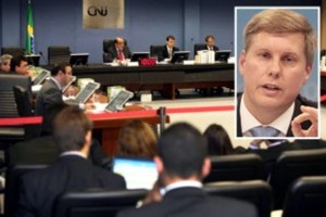 PEDOFILIA NA MAGISTRATURA: Ausência do desembargador impede prosseguimento de julgamento de juiz acusado de pedofilia juiz-pedofilia