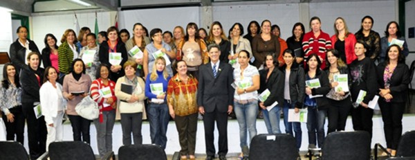 BOM DESPACHO: Fernando Cabral abre aula inaugural do Curso de Formação de Professores Alfabetizado aula-de-alfabetizao-para-educadores-20130423-82-cpia