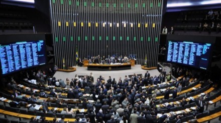 Deputados divergem sobre PEC que submete decisões do STF ao Congresso plenrio-do-congresso-440x246